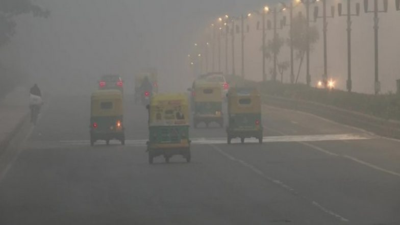 Delhi Weather Update: घने कोहरे से उड़ानें व ट्रेनें बाधित, दिल्ली में शीत लहर जारी
