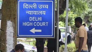 Delhi High Court: नगर निगम अधिकारियों से सड़कों से आवारा जानवरों को पूरी तरह हटाने की उम्मीद नहीं