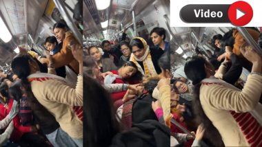 Delhi Metro Fight Video: भयंकर मारपीट! दिल्ली मेट्रो में महिलाओं जमकर चले लात-घूंसे, बाल-खींच खींच कर पीटने का वीडियो वायरल