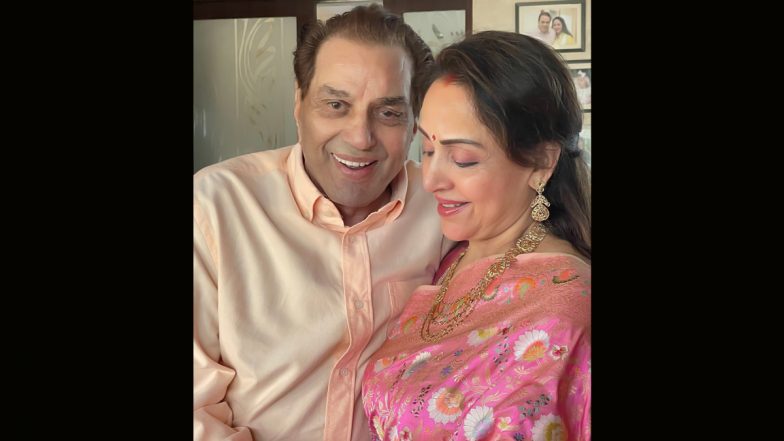 Dharmendra Birthday: Hema Malini ने धर्मेंद्र के साथ खूबसूरत तस्वीर शेयर कर दी जन्मदिन की शुभकामनाएं, बोलीं - मुझे आशा है कि आप देख सकते हैं कि मेरे लिए आप कितने खास हैं (View Pic)