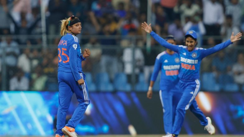 IND W vs ENG W 3rd T20 Live score Update: इंग्लैंड ने टीम इंडिया के सामने रखा 127 रनों का लक्ष्य, सैका इशाक श्रेयंका पाटिल और रेणुका ठाकुर सिंह ने की घातक गेंदबाजी