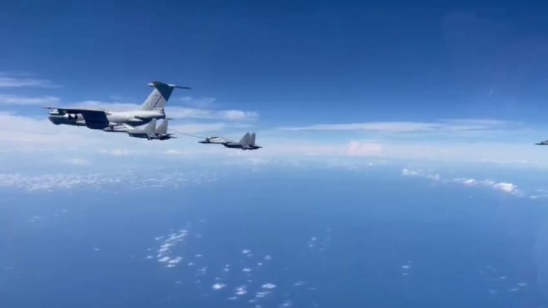 Indian Air Force Exercise: भारतीय वायुसेना का शक्ति प्रदर्शन, हवा में उड़ते लड़ाकू विमान में भरा ईंधन, देखें VIDEO