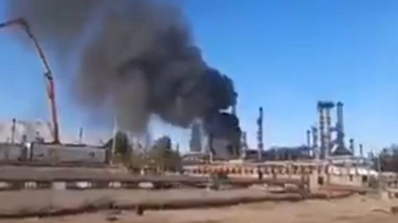 Fire at Refinery in Iran: ईरान के इस्फ़हान शहर में रिफाइनरी में लगी भीषण आग, काबू पाने की कोशिश जारी; देखें वीडियो