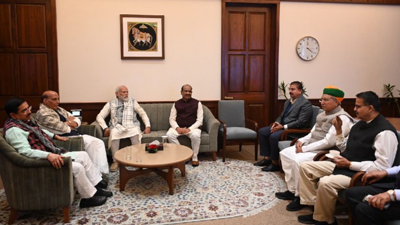 Parliament Winter Session Last Day: संसद के शीतकालीन सत्र के आखिरी दिन पीएम मोदी ने दिग्गज नेताओं से की मुलाकात, देखें तस्वीरें