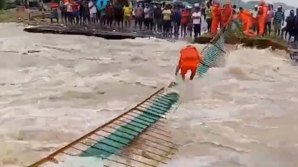 Assam Floods: असम में बाढ़ का कहर, 10 जिलों में 6 लाख से अधिक लोग प्रभावित, देखें वीडियो