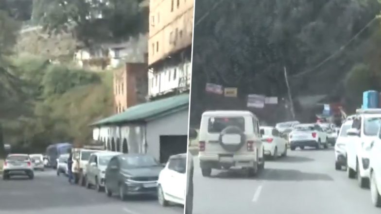 Himachal Pradesh: शिमला में पर्यटकों की भारी भीड़, दस दिनों में 1,60,000 गाडियां पहुंची हिल स्तेशन