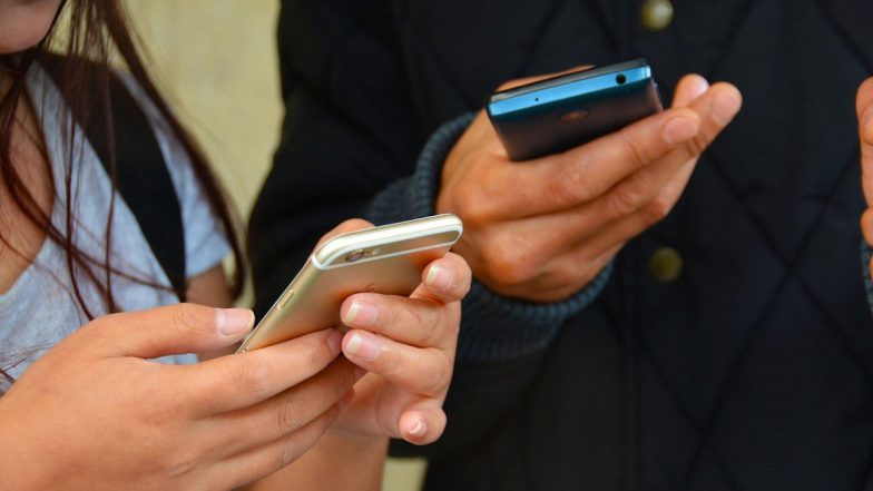 Import Duty On Mobile Phone Parts Slashed: बजट से पहले सरकार का तोहफा, इस फैसले से सस्ते हो जाएंगे मोबाइल फोन