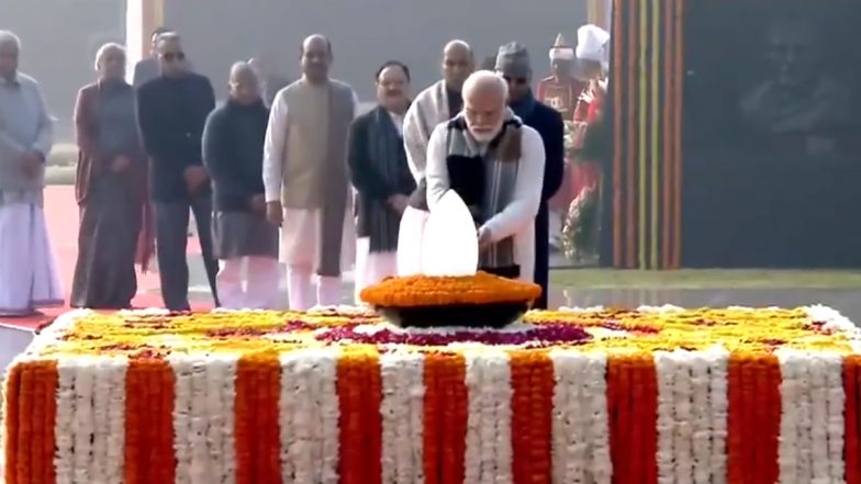 Atal Bihari Vajpayee Jayanti: अटल बिहारी वाजपेयी को पीएम मोदी ने खास अंदाज में किया याद, 'सदैव अटल' पहुंच कर दी श्रद्धांजलि