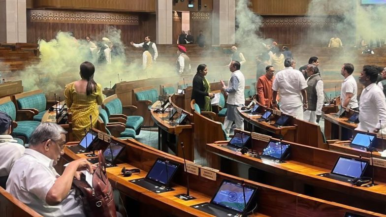 Lok Sabha Security Breach: लोकसभा की सुरक्षा चूक मामले में एक्शन में गृह मंत्रालय, CRPF DG अनीश दयाल सिंह की निगरानी में जांच करेगी टीम
