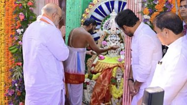 Hyderabad: अमित शाह ने हैदराबाद के भाग्यलक्ष्मी मंदिर में की पूजा-अर्चना, देखें तस्वीरें