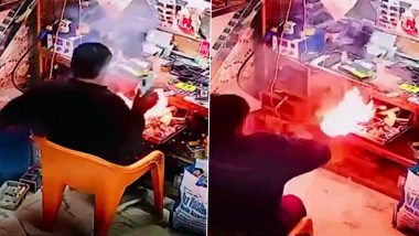 Mobile Blast Video: आगरा के एक मोबाइल दुकान में अचानक ब्लास्ट हुआ iPhone, बाल बाल बचा युवक, देखें वीडियो