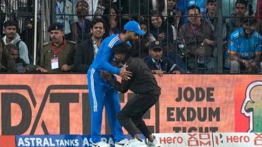 Fan Breaches Security To Hug Virat Kohli: इंदौर में सुरक्षा घेरा तोड़ मैदान में घुसा विराट कोहली का फैन, 'रन मशीन' को लगा गले