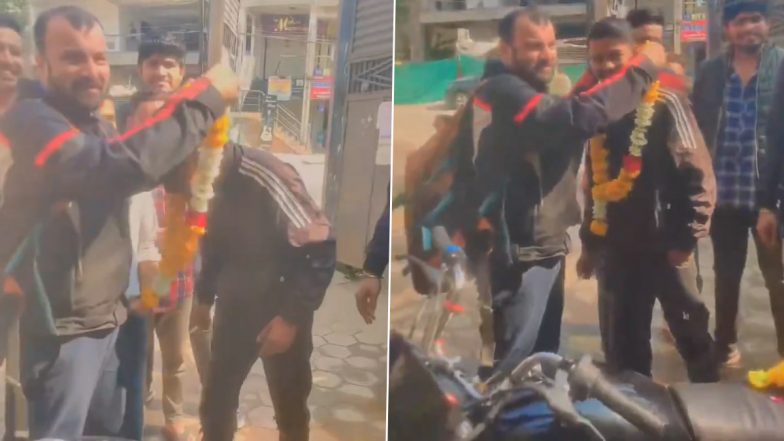 Virat Kohli: इंदौर में विराट कोहली को गले लगाने वाले शख्स को दोस्तों ने बनाया हीरो, माला पहना कर किया सम्मानित, देखें वीडियो