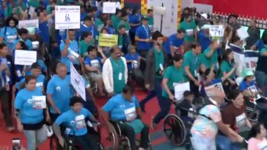 Tata Mumbai Marathon 2024: टाटा का मुंबई मैराथन का 19वां संस्करण, CST से दिखाई गई हरी झंडी (Watch Video)