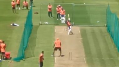 Virat Kohli Smashes Ashwin For Six: दक्षिण अफ्रीका के खिलाफ दूसरे टेस्ट से पहले नेट सत्र में विराट कोहली ने की धाकड़ बल्लेबाजी, अश्विन की गेंद पर जड़ा जोरदार छक्का