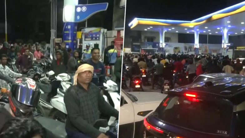 Maharashtra: हिट-एंड-रन कानून के खिलाफ ट्रक ड्राइवरों विरोध प्रदर्शन, टैंक भरने के लिए लगी भीड़