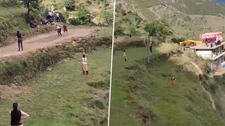 Women Playing Cricket In Hills: पहाड़ियों में कुछ ऐसे क्रिकेट खेलती नजर आई लड़कियां, सोशल मीडिया पर वीडियो वायरल