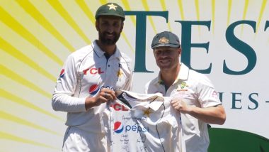 Pak Gift To David Warner: डेविड वार्नर के टेस्ट विदाई के बाद पाकिस्तान टीम ने गिफ्ट में दी बाबर आजम समेत पूरी टीम की ऑटोग्राफ वाली जर्सी, देखें वीडियो