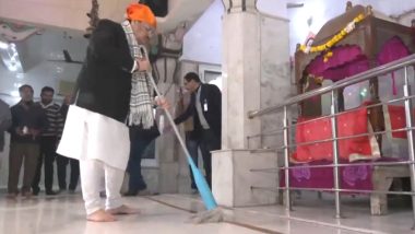 JP Nadda Cleans Guru Ravidas Temple in Delhi: जेपी नड्डा ने 'स्वच्छता अभियान' में लिया हिस्सा, दिल्ली के गुरु रविदास मंदिर परिसर में की सफाई, देखें वीडियो