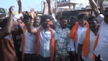 Karnataka Flag Hoisting Row: मांड्या में प्रशासन द्वारा हनुमान ध्वज हटाए जाने के बाद भाजपा, जेडीएस कार्यकर्ताओं ने किया विरोध प्रदर्शन, देखें वीडियो