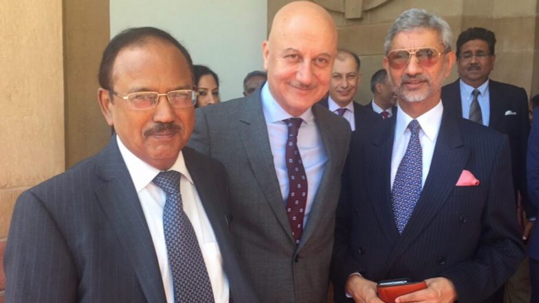 Anupam Kher ने राष्ट्रीय सुरक्षा सलाहकार Ajit Doval और विदेशमंत्री S Jaishankar से की मुलाकात, बोले - 'एक देश के भीतर और एक देश के बाहर सुरक्षित महसूस कराते हैं'