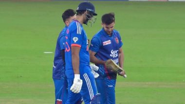 Afghan Player Checks Shivam Dube’s Bat: शिवम दुबे की विस्फोटक पारी के बाद अज़मतुल्लाह उमरज़ई ने उनका बल्ला लेकर ढूंढते दिखे स्प्रिंग, देखें वीडियो