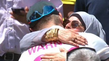 Usman Khawaja’s Mother Hug David Warner: उस्मान ख्वाजा की मां ने पाकिस्तान के खिलाफ तीसरे टेस्ट मैच के बाद सन्यास लेने वाले डेविड वार्नर को लगाया गले, देखें Photo