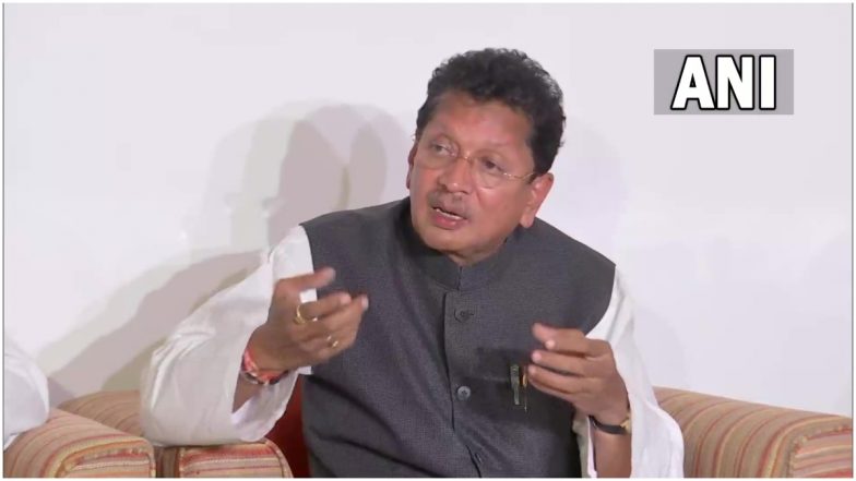 Deepak Kesarkar Visits Shirdi Temple: महाराष्ट्र सरकार में मंत्री दीपक केसरकर शिरडी साईं बाबा के दर पर, की प्रार्थना, देखें वीडियो