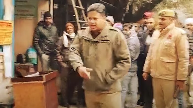 SSP Hemraj Meena: मुरादाबाद के एसएसपी की गाड़ी जाम में फंसी तो हुए आग-बबूला, लोगों को फटकार लगाने के साथ ही CO पर भी भड़के, वीडियो वायरल