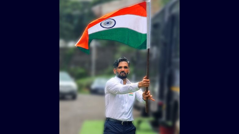 Republic Day 2024: गणतंत्र दिवस के अवसर पर सुनील शेट्टी ने लहराया तिरंगा, फैंस को दी शुभकामनाएं (View Pic)