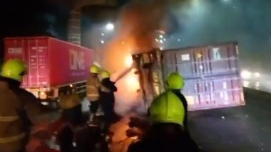 Thane Fire Video: मुंबई से सटे ठाणे के घोड़बंदर रोड पर कंटेनर में लगी भीषण आग,  एक व्यक्ति की  मौत