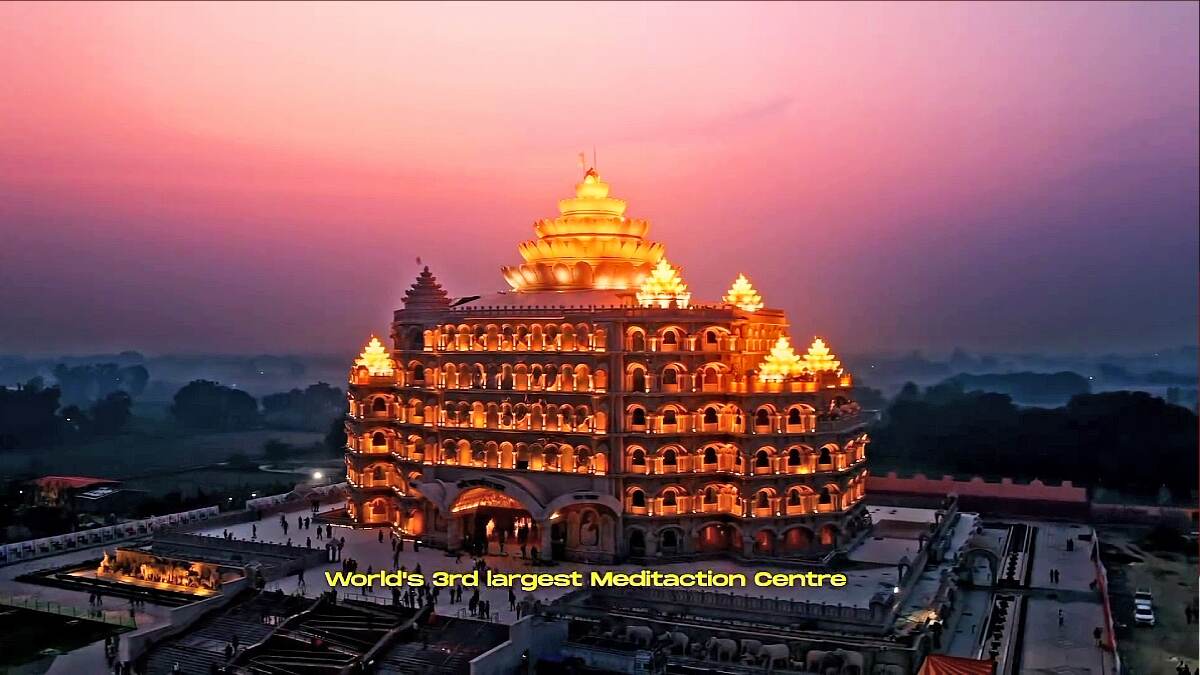 VIRAL VIDEO: वाराणसी के स्वर्वेद महामंदिर की खूबसूरती ने इंटरनेट पर मचाया तहलका, जमकर वायरल हो रहे वीडियो