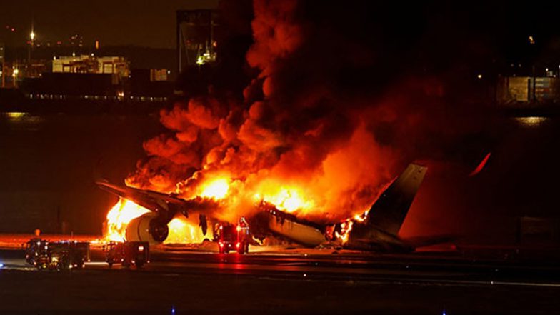 Japan Plane Fire Video: जापान के एयरपोर्ट पर 2 विमानों की टक्कर, प्लेन में लगी भयानक आग, 379 यात्री थे सवार