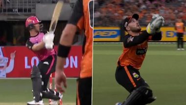 Josh Inglis Sensational Catch: बीबीएल क्लैश में जोश इंगलिस ने विकेट के पीछे पकड़ा सनसनीखेज रनिंग कैच, देखें खुबसूरत वीडियो