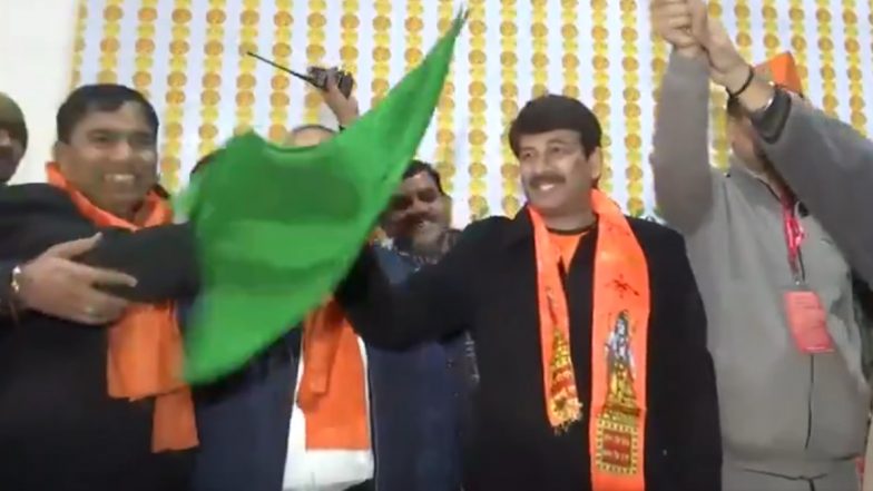 Manoj Tiwari Flagged Off A Special Train: बीजेपी सांसद मनोज तिवारी ने शाहदरा से अयोध्या धाम के लिए विशेष ट्रेन को दिखाई हरी झंडी