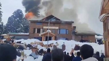 Fire in J&K: गुलमर्ग स्थित होटल में लगी भीषण आग, बाल-बाल बचे टूरिस्ट- VIDEO