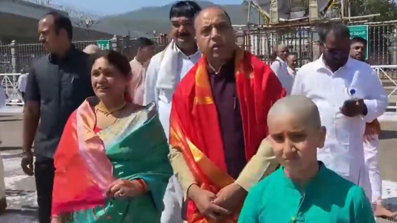 Jairam Thakur Offers Prayers At Tirupati: हिमाचल प्रदेश के पूर्व सीएम जयराम ठाकुर ने परिवार के साथ तिरूपति बालाजी मंदिर में की पूजा-अर्चना, देखें वीडियो