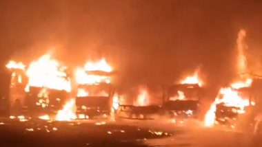 Palghar Car Parking Fire Video: मुंबई के नालासोपारा में एक पार्किंग में लगी भीषण आग, 7 गाड़ियां जलकर राख; आग पर काबू पाने का प्रयास जारी