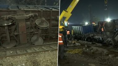 Goods Train Derails in Delhi: पटेल नगर-दयाबस्ती खंड पर पटरी से उत्तरी मालगाड़ी, आठ वैगन पलटे; देखें वीडियो