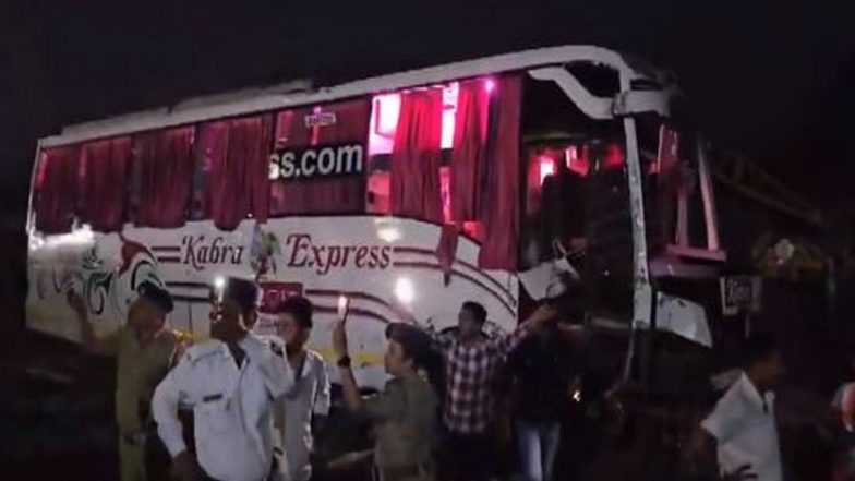 Gujarat Road Accident: अहमदाबाद-वडोदरा एक्सप्रेसवे पर एक सीमेंट टैंकर और बस बीच भीषण टक्कर, दो की मौत, कई घायल