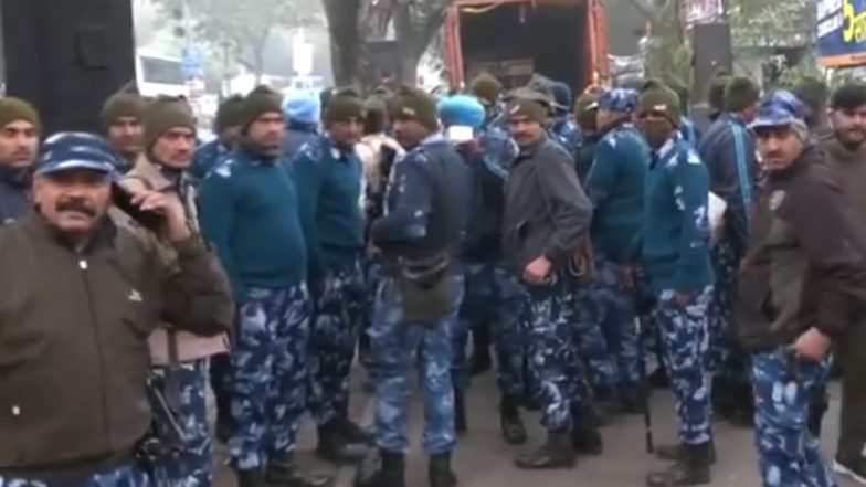 BJP-AAP Protest: दिल्ली में आप, बीजेपी प्रदर्शन को लेकर आमने सामने, सुरक्षा बढ़ाई गई