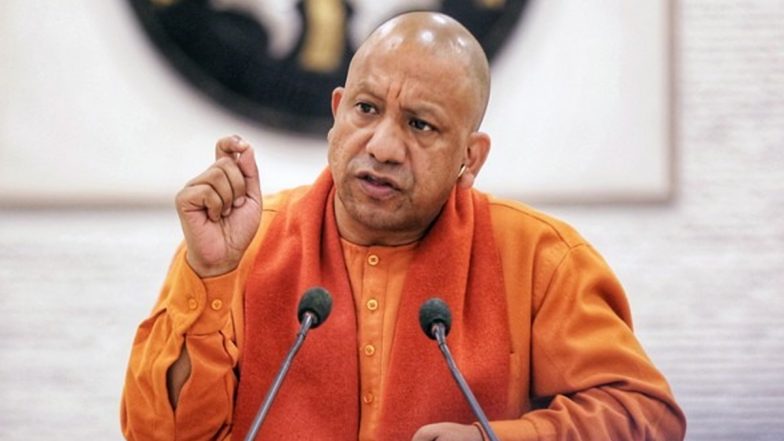 सुरजेवाला के विवादित बयान पर भड़के योगी, कहा- 'आधी आबादी का अपमान करोगे तो राजनीति लायक नहीं बचोगे'