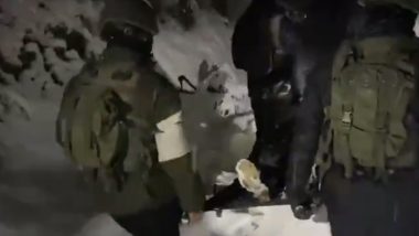 Jammu-Kashmir: विलगाम आर्मी कैंप ने कुपवाड़ा में भारी बर्फबारी के बीच एक गर्भवती महिला को बचाया, देखें वीडियो
