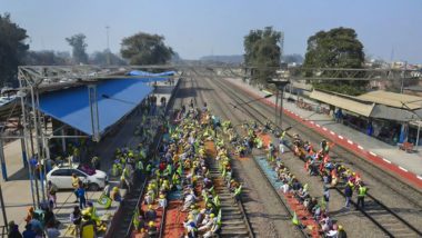 Tamil Nadu : तंजावुर रेलवे स्टेशन पर 'रेल रोको ' प्रदर्शन कर रहे 100 किसानों को किया गया गिरफ्तार