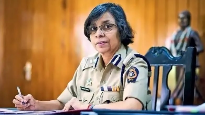 Mumbai: DGP रश्मि शुक्ला के कार्यकाल को 2 साल का सेवा विस्तार दिया गया