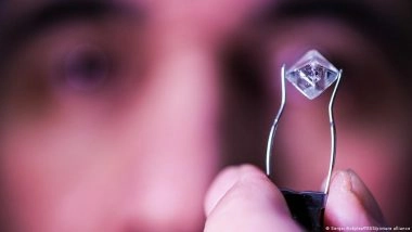 कुदरती हीरों पर भारी पड़ते लैब में बने हीरे