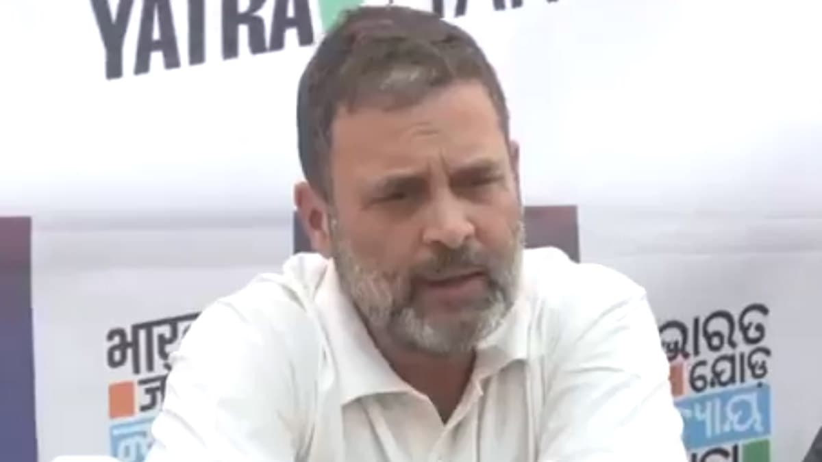 वायरल वीडियो पर राहुल गांधी की सफाई, मैंने कुत्ते को खिलाने के लिए उसके मालिक को बिस्कुट दिया था