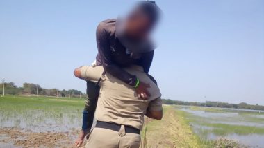 Telangana: कीटनाशक पीकर खेत में पड़ा था किसान, पुलिसकर्मी ने कंधे पर लादकर 2KM दूर पहुंचाया अस्पताल (View Photos)