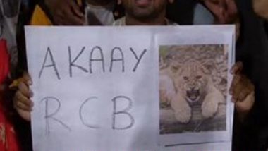 Virat Kohli’s Son Akaay’s Poster: WPL मैच के दौरान RCB फैन ने विराट कोहली के बेटे अकाय का दिखाया पोस्टर, देखें तस्वीर