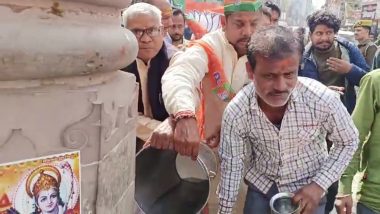 UP: वाराणसी में राहुल गांधी ने जिस जगह भाषण दिया उसे गंगाजल से धोया गया, देखें वीडियो